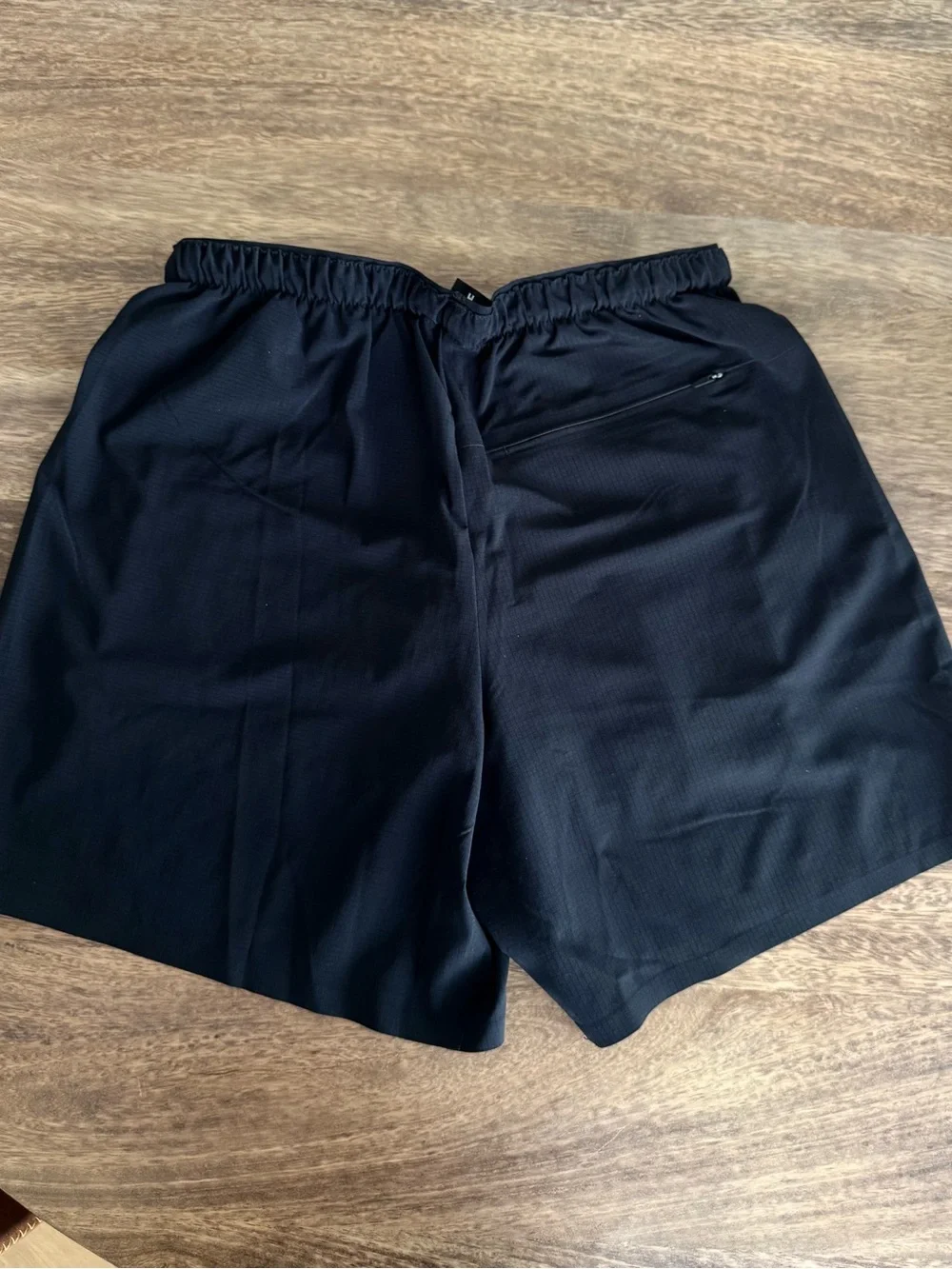 NOBULL MEN’S HYBRID 5” BLACK LINED RUNNING SHORTS SIZE MEDIUM
